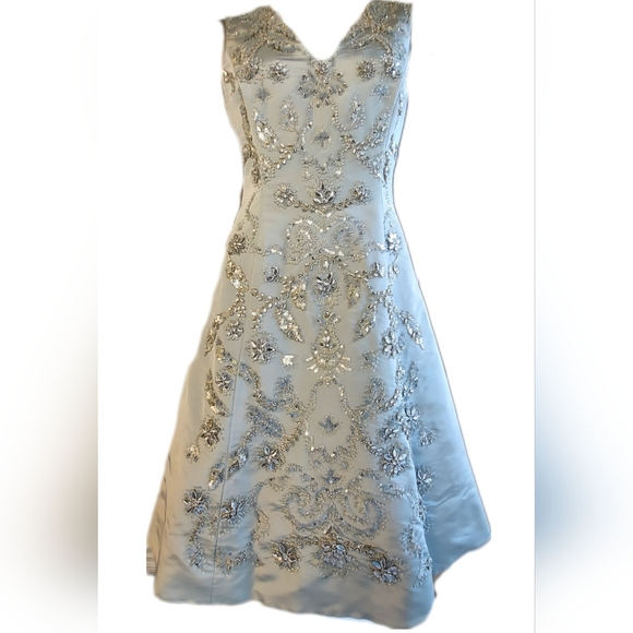 *$7,000 OSCAR DE LA RENTA EXCLUS SILK LIGHT BLUE CRYSTAL EMBROID RUNWAY DRESS 8